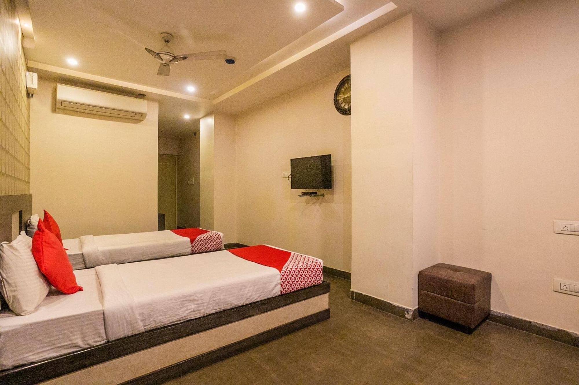 Super Collection O Indian Suites Near Sitara Restaurant Bangalore Exterior foto